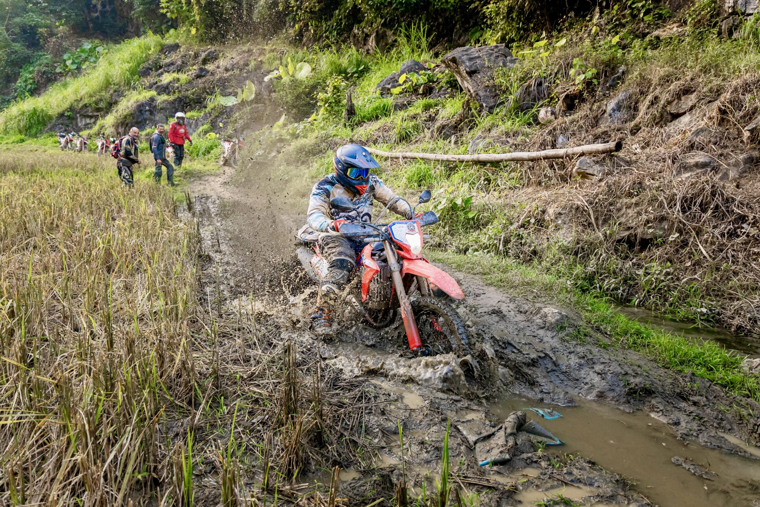 J’ai traversé le Vietnam en moto : 1300km de routes, chaos et liberté totale
